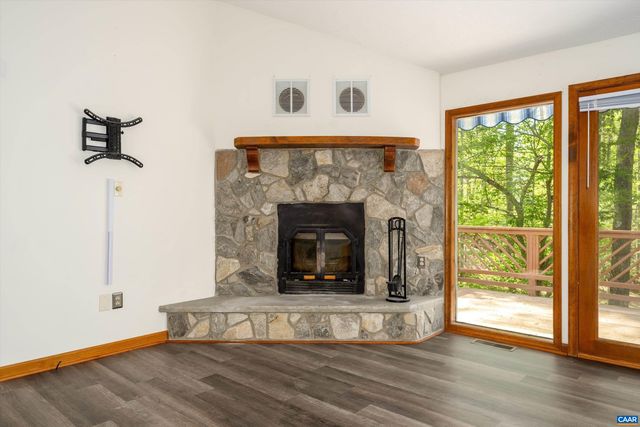 4 NUTWOOD CIR, Palmyra, VA 22963