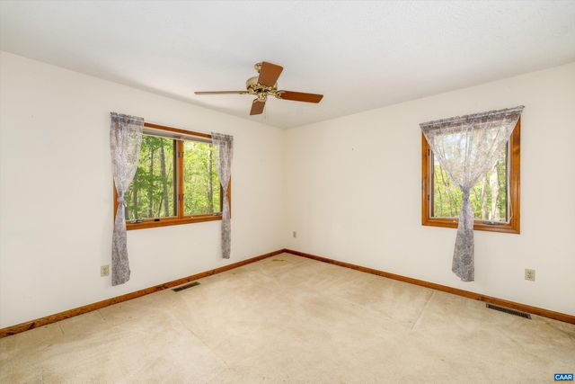 4 NUTWOOD CIR, Palmyra, VA 22963