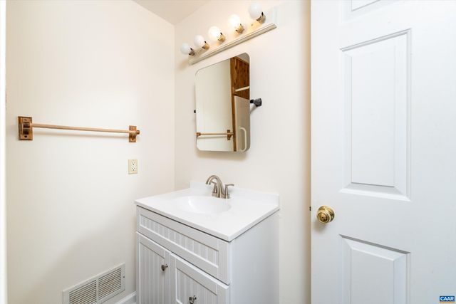 4 NUTWOOD CIR, Palmyra, VA 22963