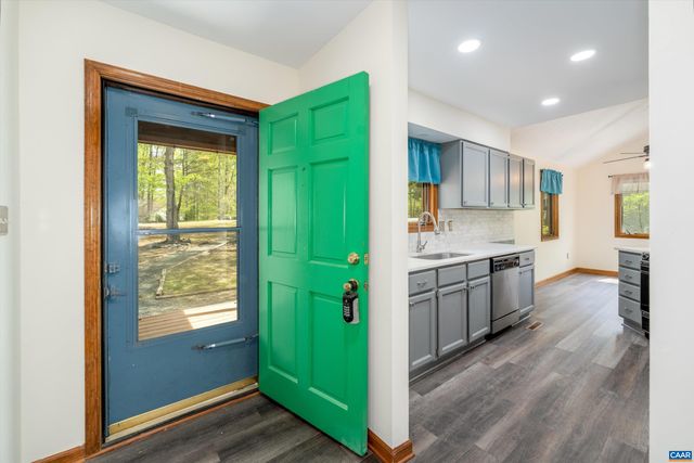 4 NUTWOOD CIR, Palmyra, VA 22963
