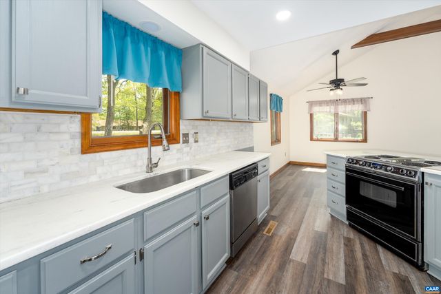 4 NUTWOOD CIR, Palmyra, VA 22963