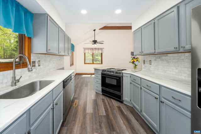 4 NUTWOOD CIR, Palmyra, VA 22963