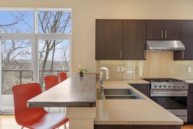 2241 BLUFF BLVD, Columbia, MO 65201