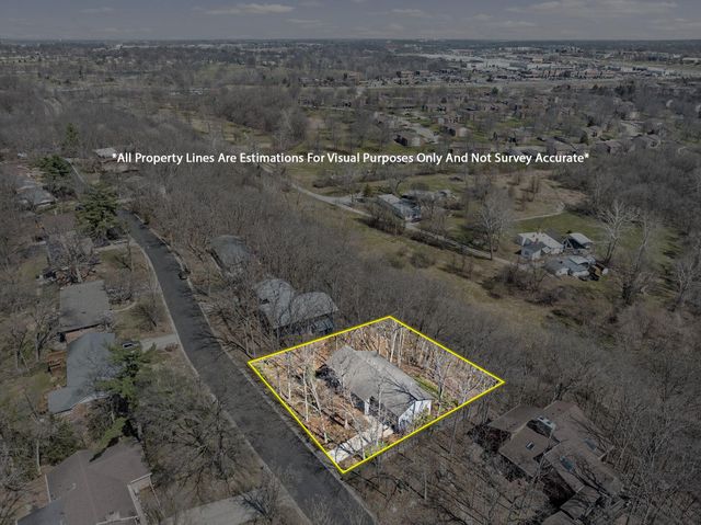 2241 BLUFF BLVD, Columbia, MO 65201