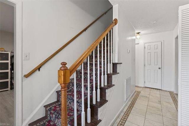 2 Kaitlyn CIR, Hampton, VA 23666