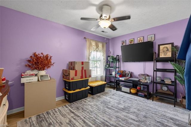 2 Kaitlyn CIR, Hampton, VA 23666