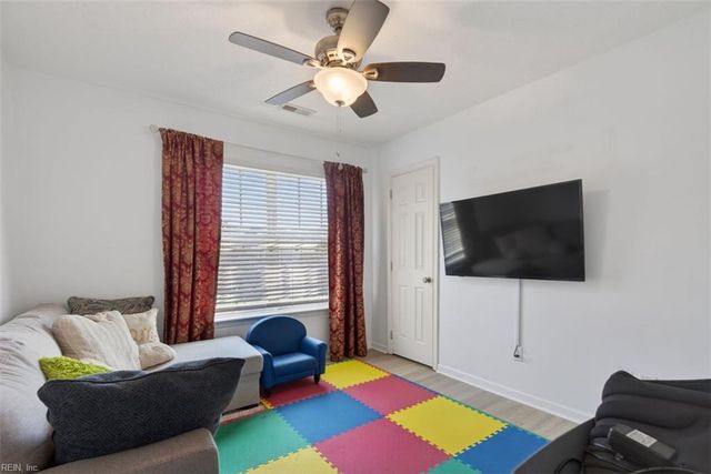 2 Kaitlyn CIR, Hampton, VA 23666