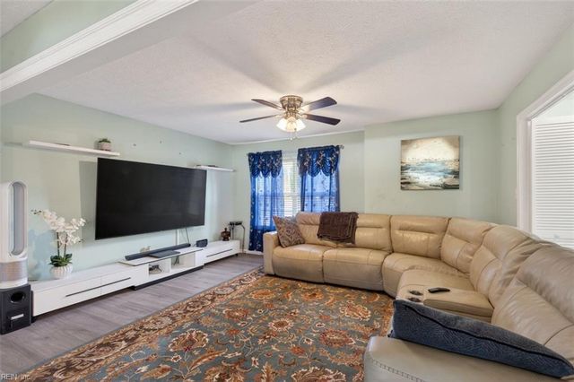 2 Kaitlyn CIR, Hampton, VA 23666