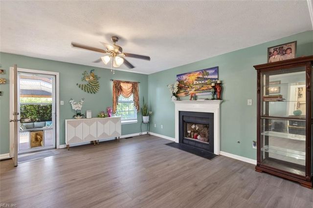 2 Kaitlyn CIR, Hampton, VA 23666