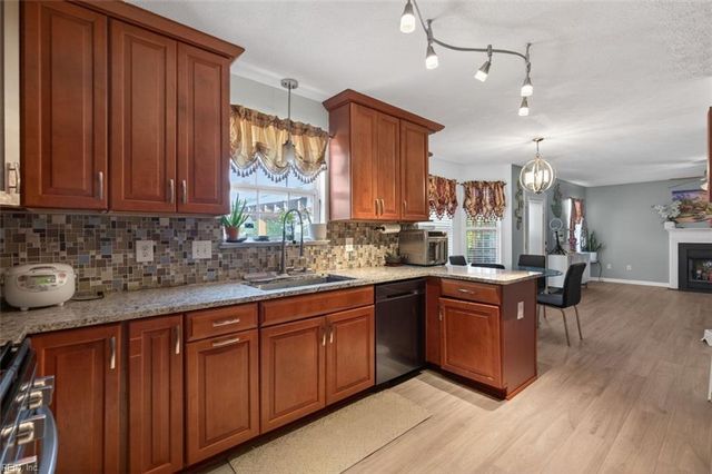 2 Kaitlyn CIR, Hampton, VA 23666