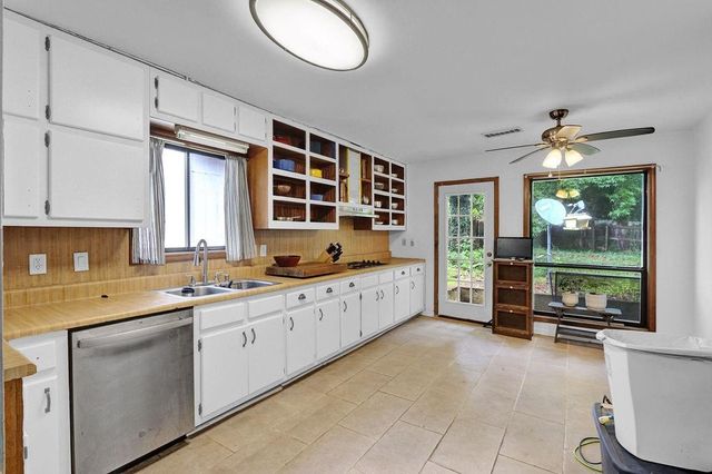 5025 Stoney Point Circle, Stone Mountain, GA 30088