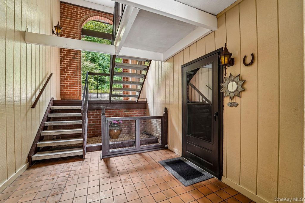 4 Briarcliff Drive S 9, Ossining, NY 10562 — photo 2