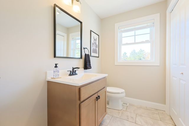 11 Lighthouse Ln, Westminster, MA 01473