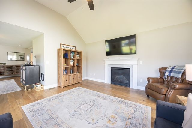 11 Lighthouse Ln, Westminster, MA 01473