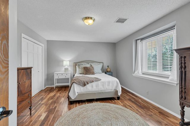 2522 N High Point Cir, Wichita, KS 67205