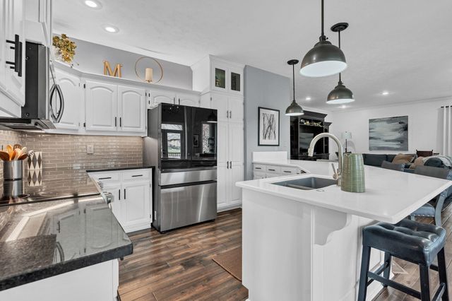 2522 N High Point Cir, Wichita, KS 67205