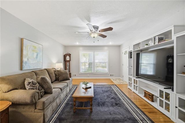 4501 E 105th Street, Kansas City, MO 64137