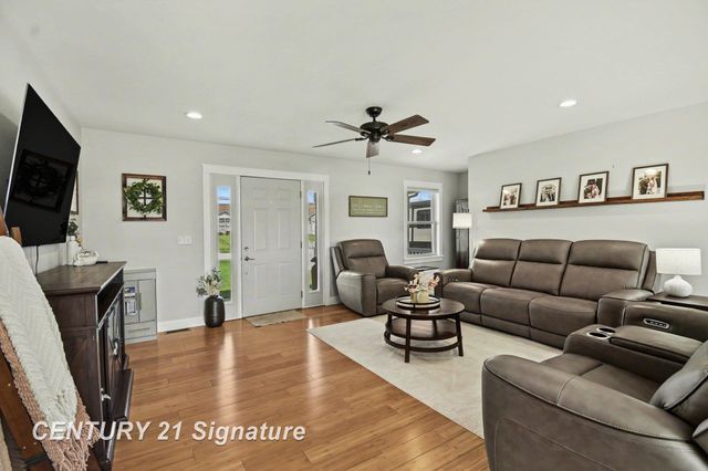 8679 Gilmour Lane, Freeland, MI 48623
