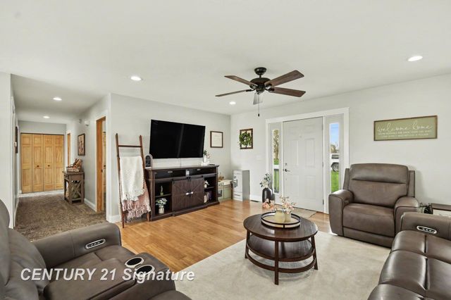 8679 Gilmour Lane, Freeland, MI 48623