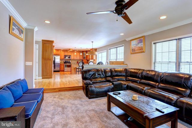 2220 SILVER LANE RD, Essex, MD 21221