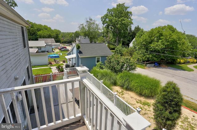 2220 SILVER LANE RD, Essex, MD 21221
