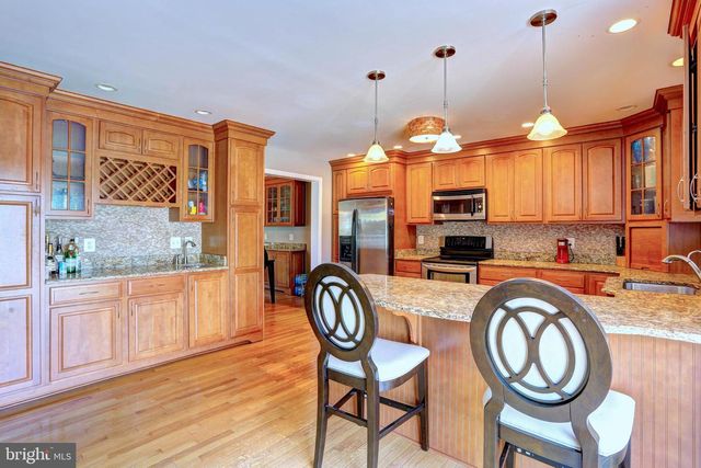 2220 SILVER LANE RD, Essex, MD 21221