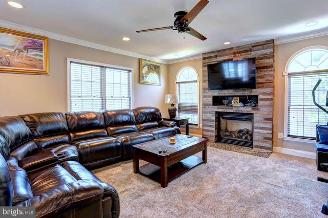2220 SILVER LANE RD, Essex, MD 21221