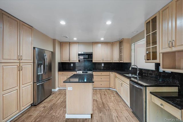 2 Maple Run Drive, Jericho, NY 11753