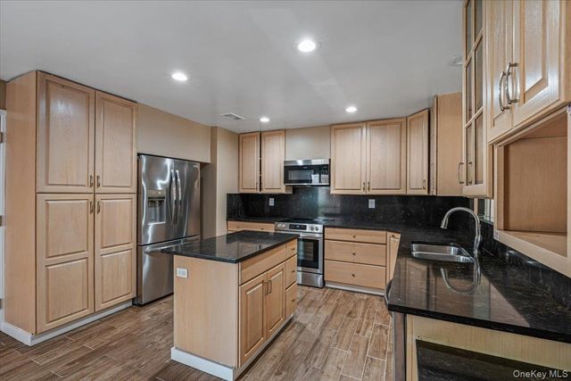 2 Maple Run Drive, Jericho, NY 11753