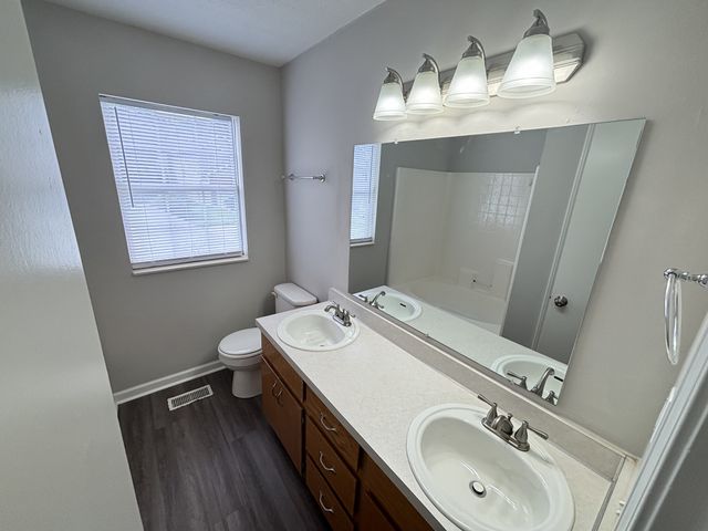 5907 Colchester Dr, Hermitage, TN 37076