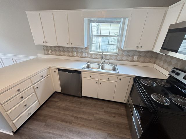 5907 Colchester Dr, Hermitage, TN 37076