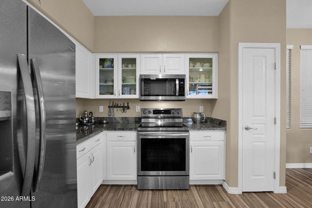 15221 N CLUBGATE Drive 1021, Scottsdale, AZ 85254