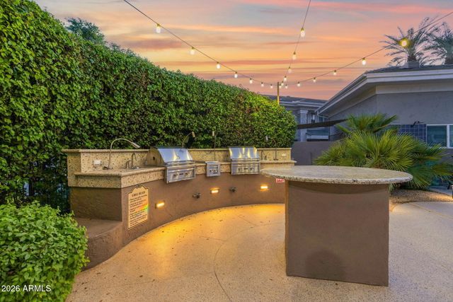 15221 N CLUBGATE Drive 1021, Scottsdale, AZ 85254