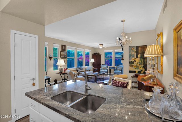 15221 N CLUBGATE Drive 1021, Scottsdale, AZ 85254