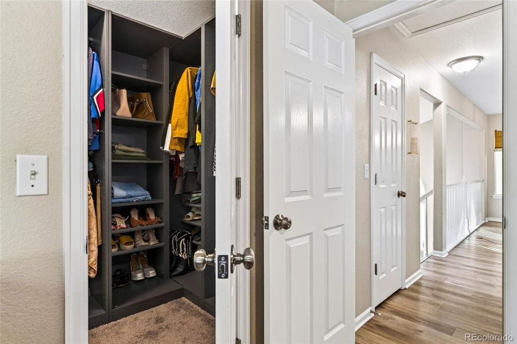 Image 18 of property listing at 1491 Laurenwood Way, Highlands Ranch, CO 80129