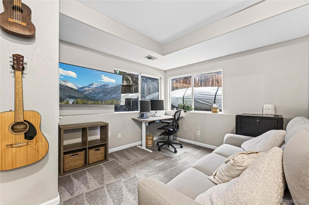Image 22 of property listing at 1491 Laurenwood Way, Highlands Ranch, CO 80129