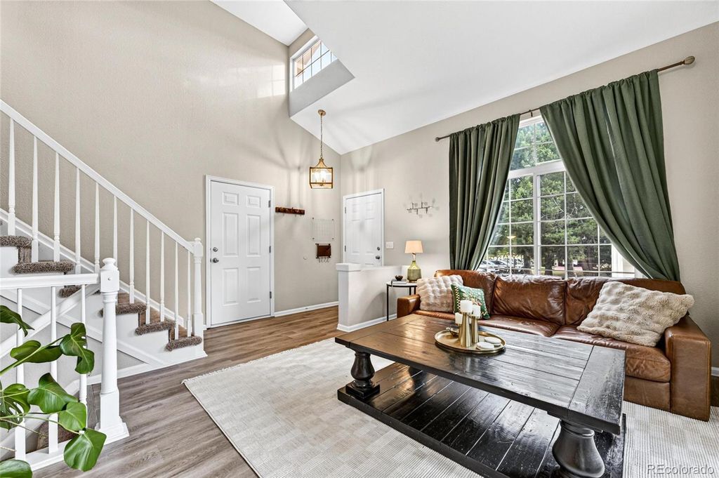 Image 3 of property listing at 1491 Laurenwood Way, Highlands Ranch, CO 80129