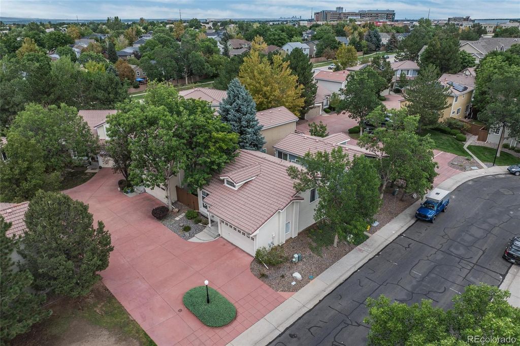 Image 33 of property listing at 1491 Laurenwood Way, Highlands Ranch, CO 80129