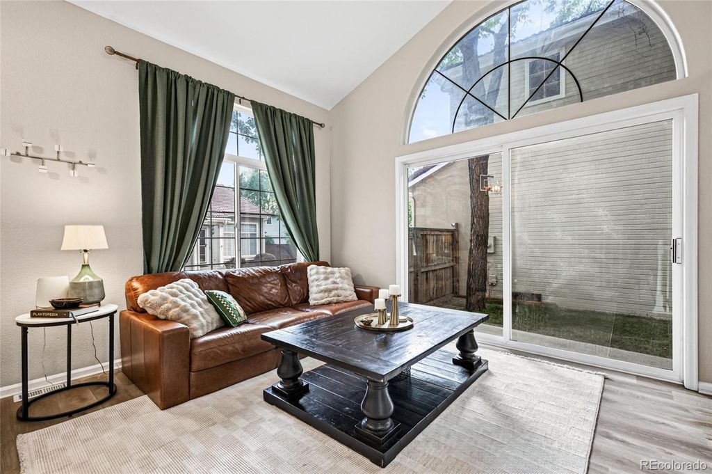 Image 8 of property listing at 1491 Laurenwood Way, Highlands Ranch, CO 80129