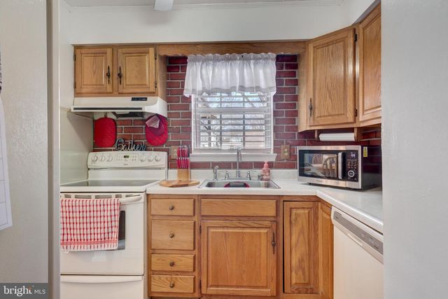 4290 N WOODS TRL, Hampstead, MD 21074