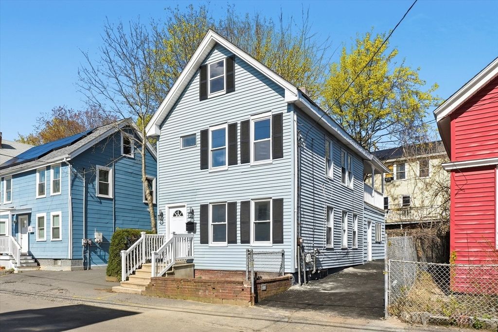 69 Harrison St, Haverhill, MA 01830