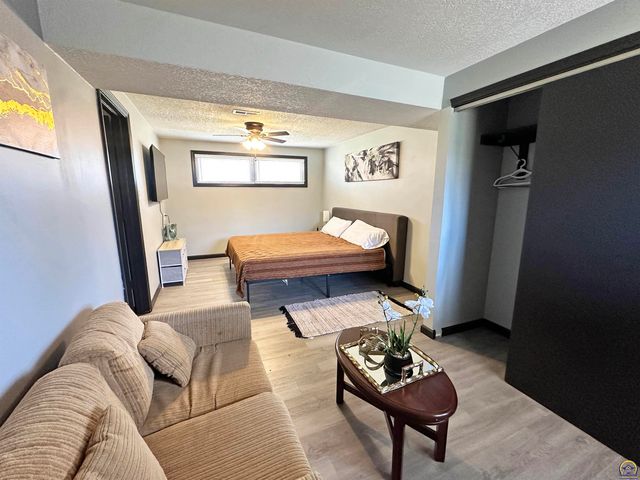 3119 SW Twilight DR, Topeka, KS 66614