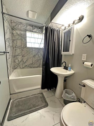 3119 SW Twilight DR, Topeka, KS 66614