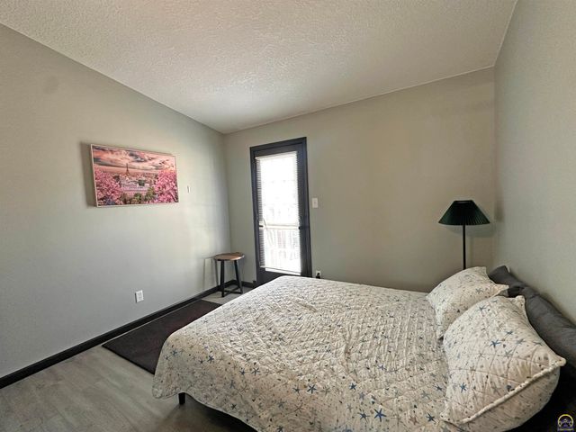 3119 SW Twilight DR, Topeka, KS 66614