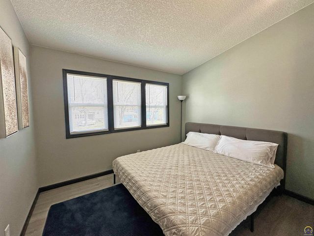 3119 SW Twilight DR, Topeka, KS 66614