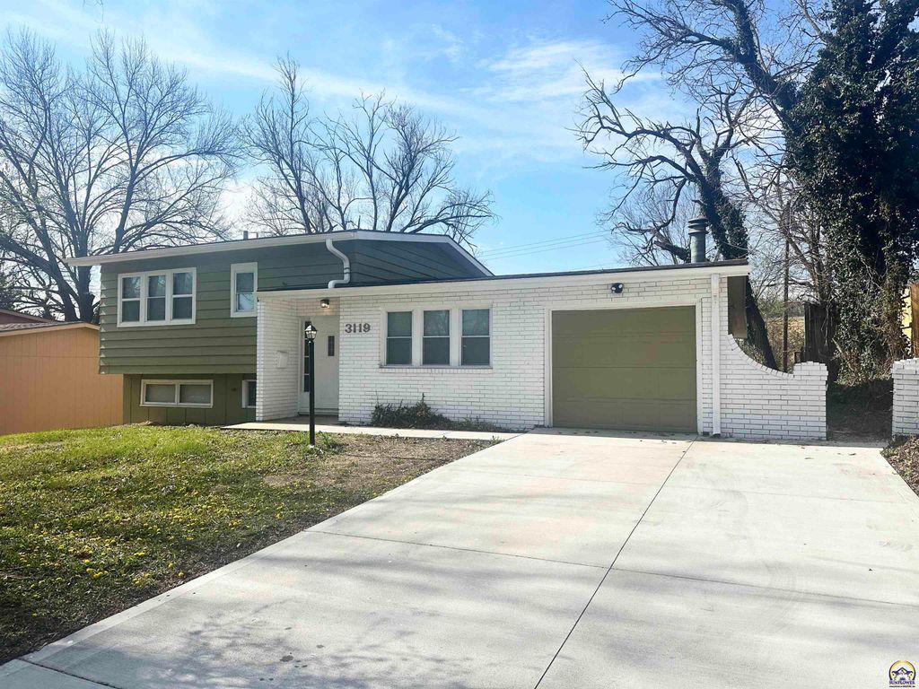 3119 SW Twilight DR, Topeka, KS 66614