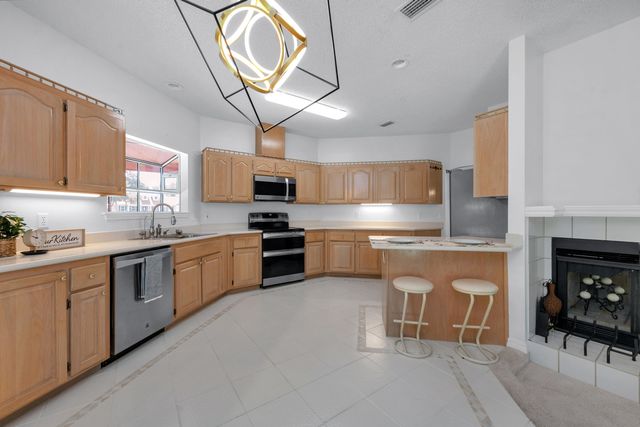 7060 Lago Mirada Drive, Navarre, FL 32566