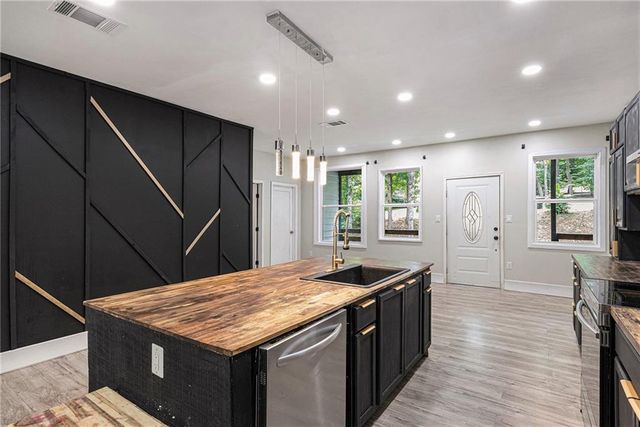 140 Indian Lake Drive, Hiram, GA 30141