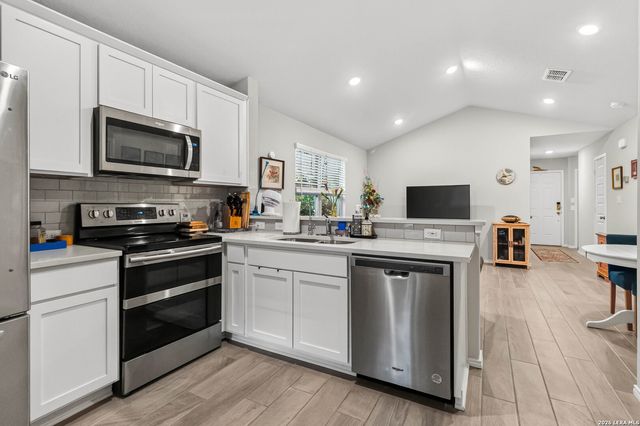 2425 Ayers Dr, San Antonio, TX 78155