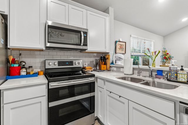 2425 Ayers Dr, San Antonio, TX 78155